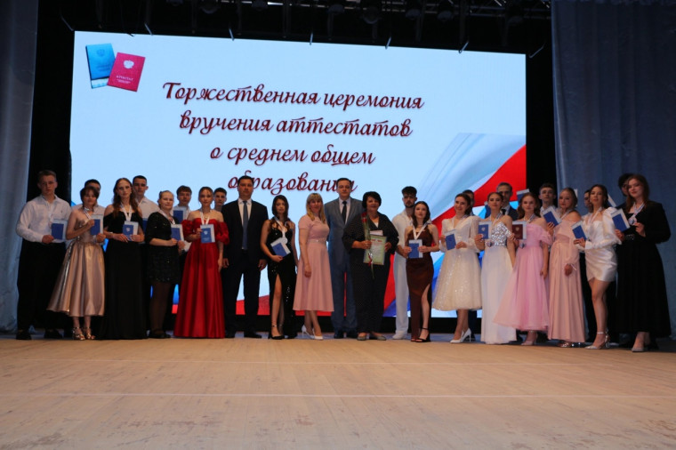 28 июня в Бехтеевском центре культурного развития прошёл районный выпускной бал..